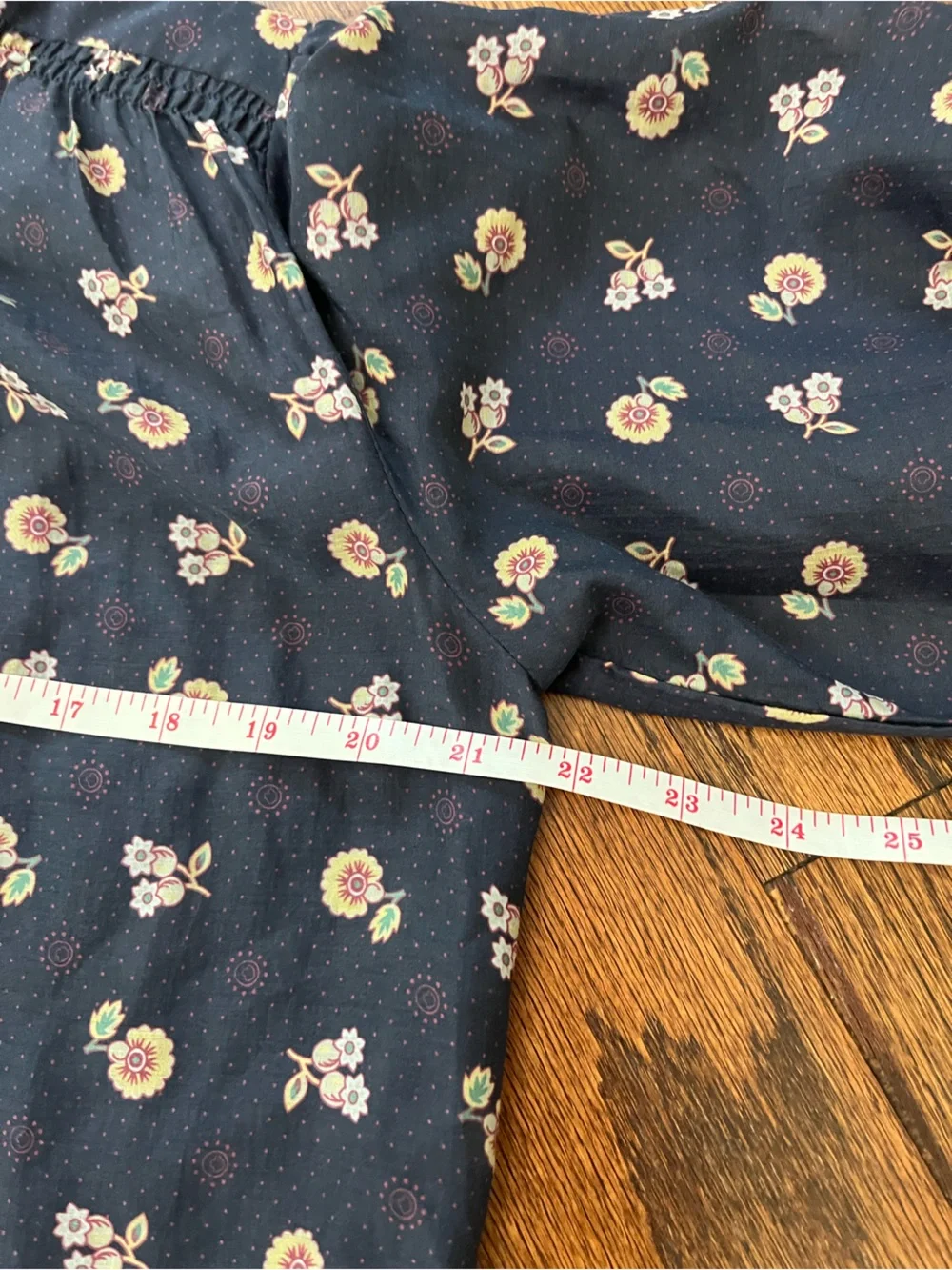 M.A.B.E Dulce Top Navy Blue Floral Button-Front Blouse size small - Picture 7 of 8